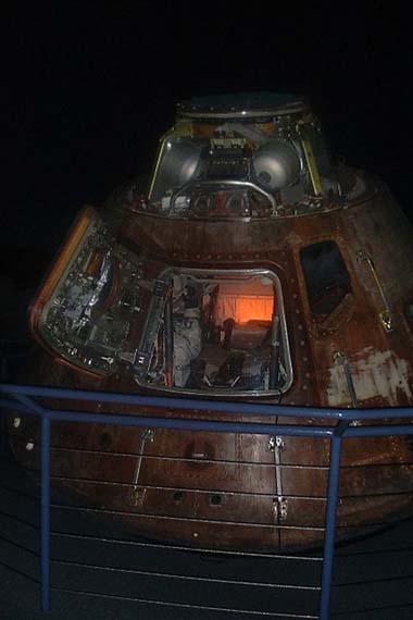  The Apollo 14 Command Module on display at the Kennedy Space Center, Florida - USA / Das Kommandomodul von Apollo 14 im Kennedy Space Center, Florida - USA - 2000