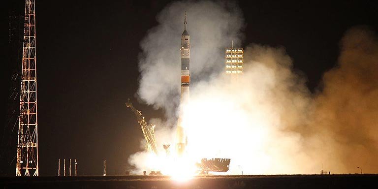 soyuz liftoff expedition